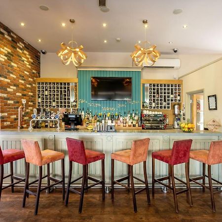 The Inn Hotel Bar And Restaurant Saint Helier Eksteriør billede