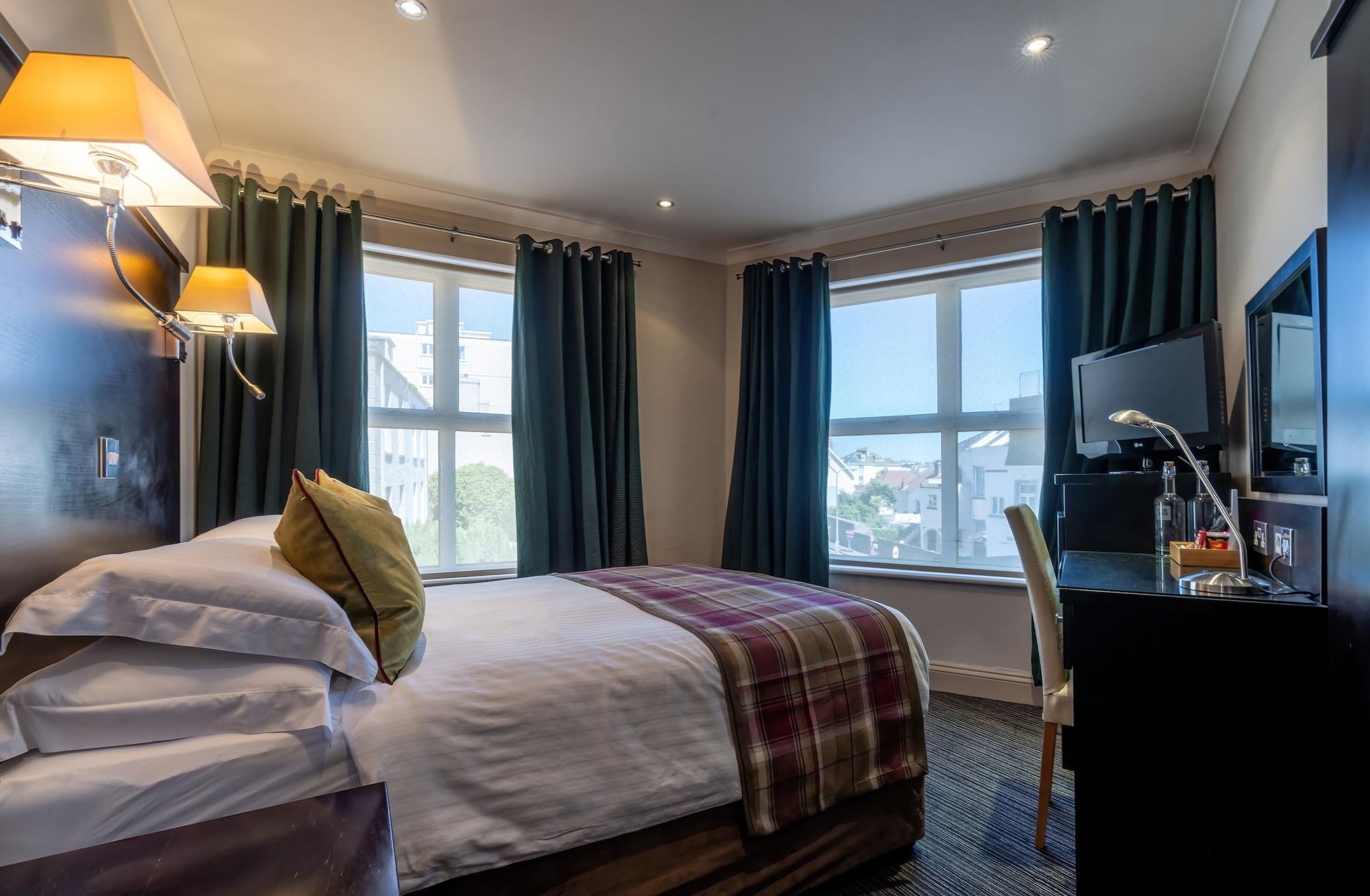 The Inn Hotel Bar And Restaurant Saint Helier Eksteriør billede