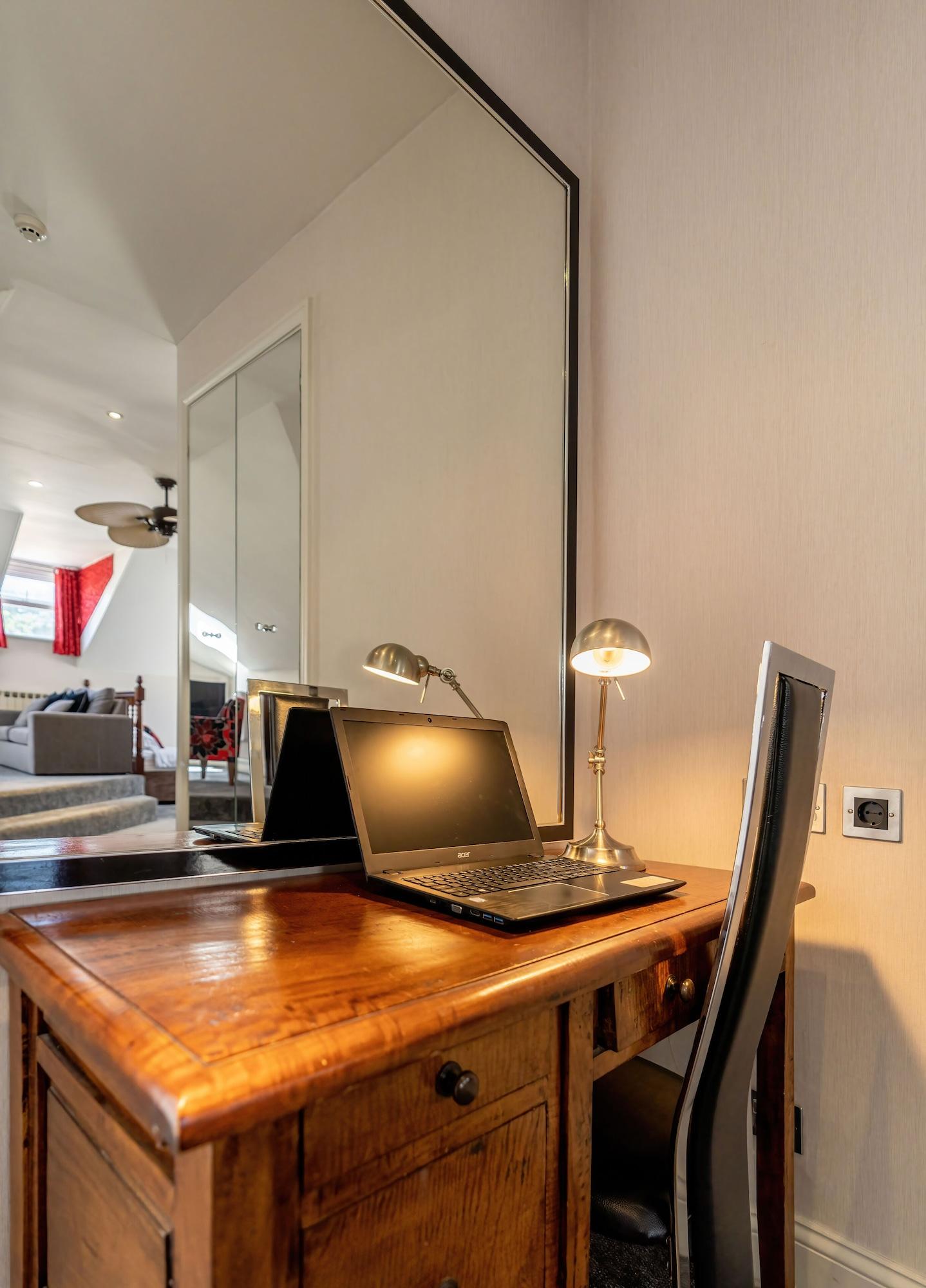 The Inn Hotel Bar And Restaurant Saint Helier Eksteriør billede